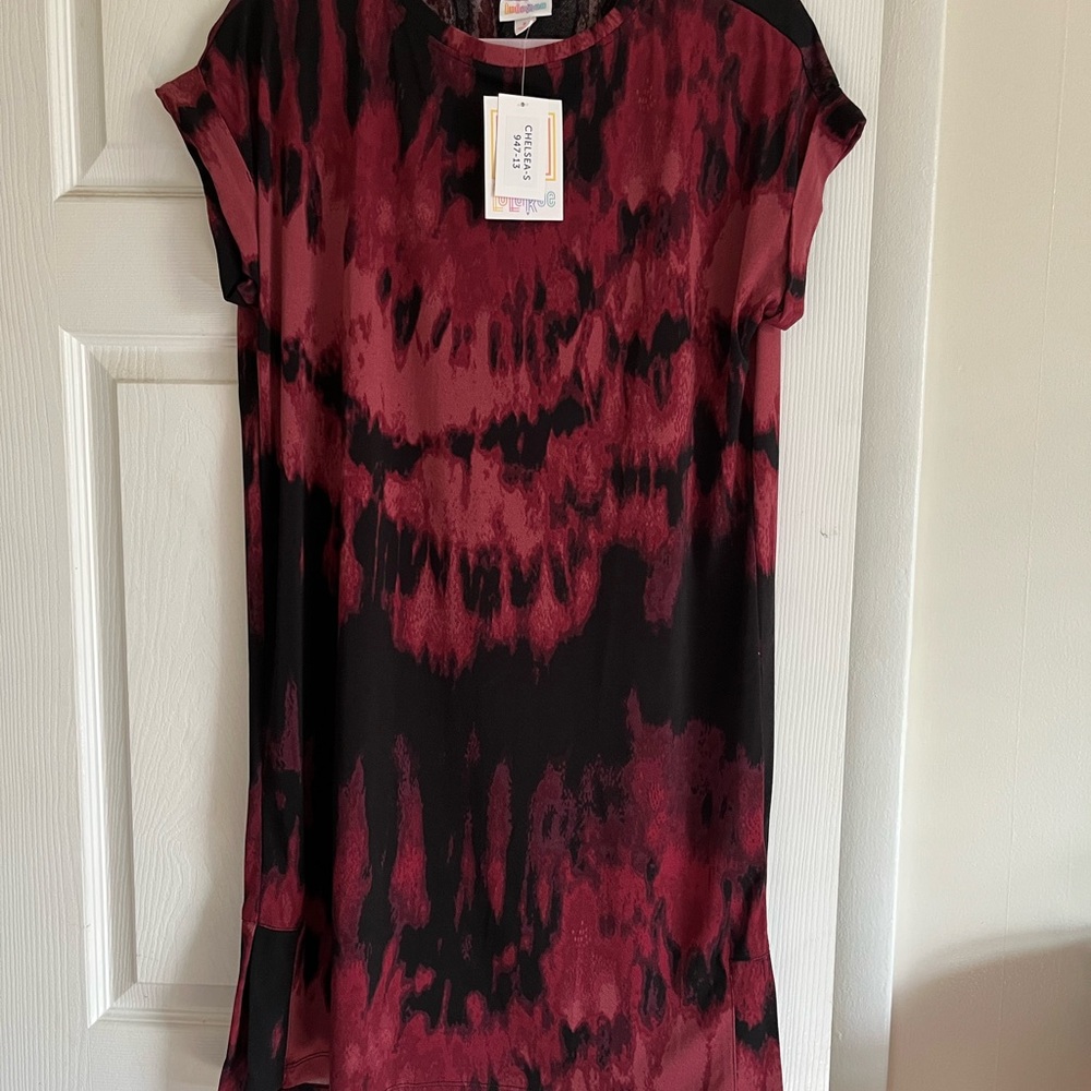 LuLaRoe Chelsea Red and Black Sheath Dress Short Sleeve Crew Neck